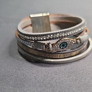 Elegant Gray and Gold Evil Eye Bracelet